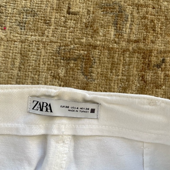 Zara Wide legged, White Jeans, Size 4, mid rise, button closure, front pockets - Picture 4 of 12